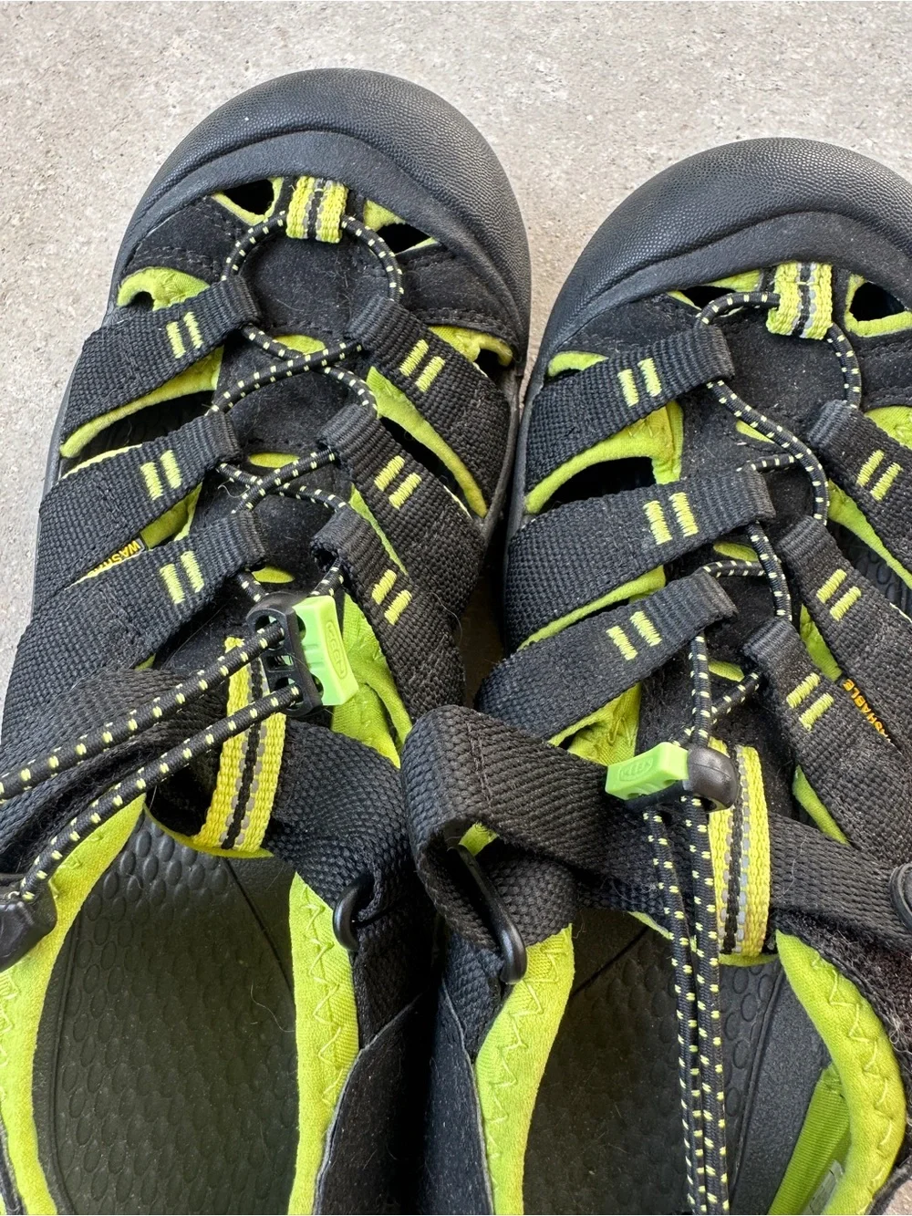 KEEN Newport H2 Water Sandals Black Lime Green Youth 6 / Women 7.5